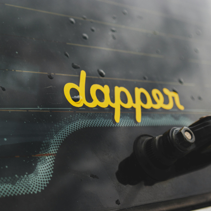 Lettrage adhésif véhicule